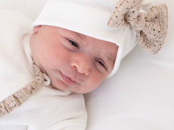 Beige blossom bow Turban