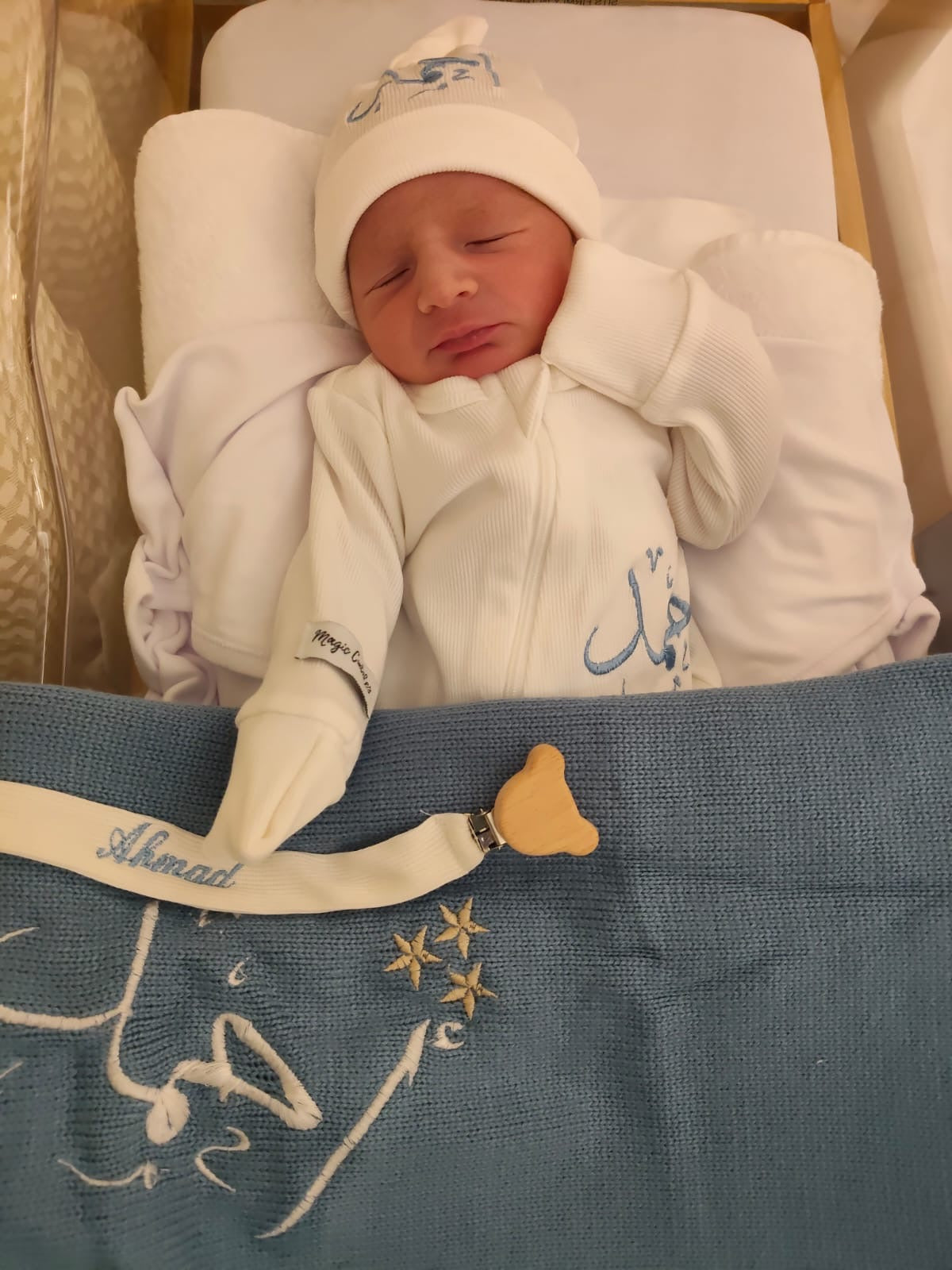 Boys winter Hospital Set (Blue pompom winter blanket + White zipper velvet overall + White Beanie)